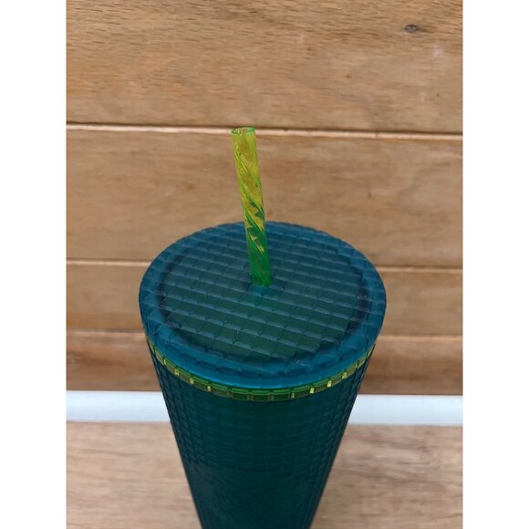 VHTF NEW 2022 Starbucks Green Soft Grid Venti Tumbler - Picture 4 of 5